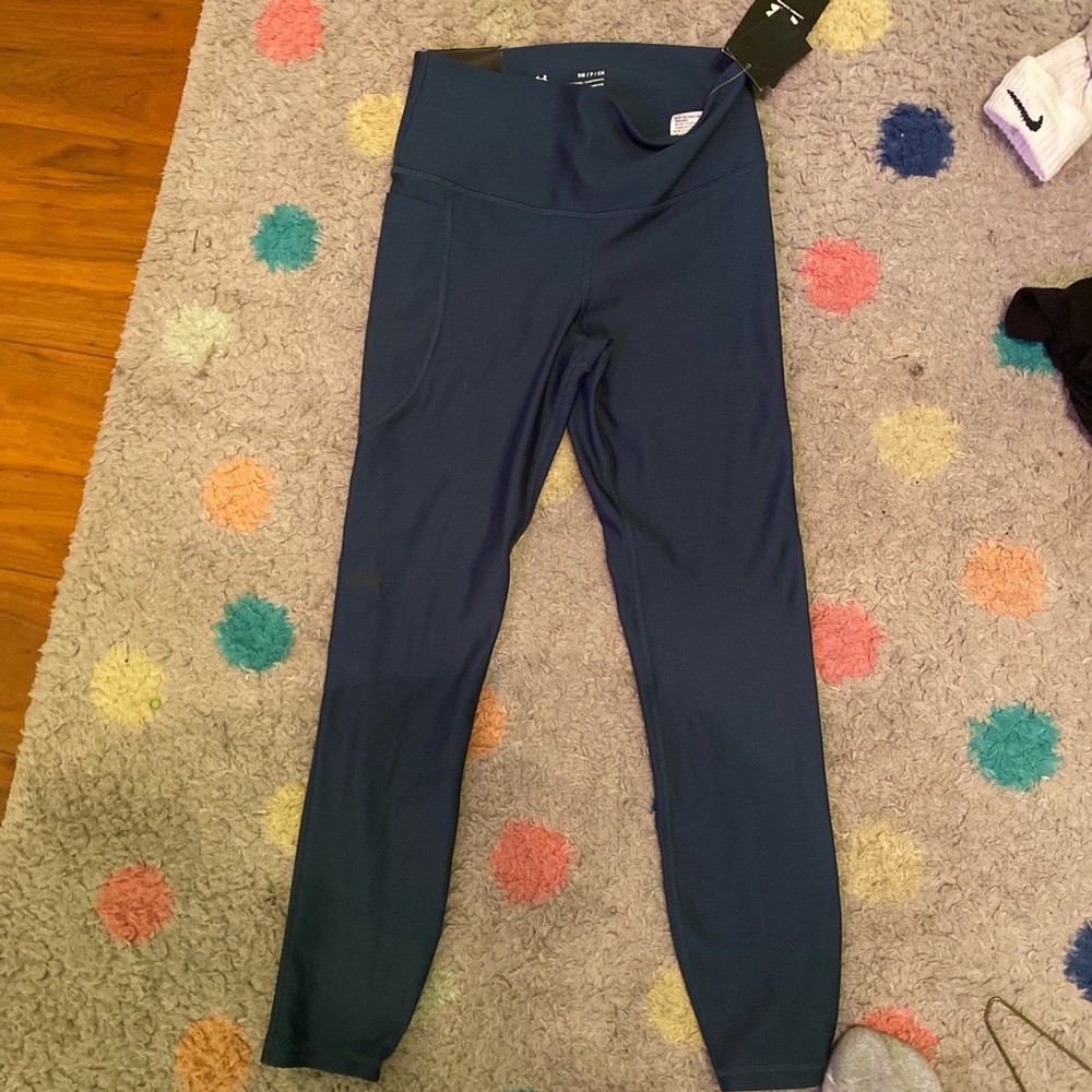 Brand new under amour leggings never worn tag still on them